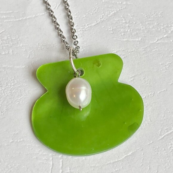 Green Scallop Sea Shell & White Pearl Necklace Freshwater Stainless Steel 18" - Picture 4 of 9